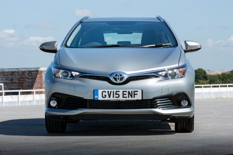  Toyota Auris Touring Sports 2015 года  (UK) (фото 3 из 20)